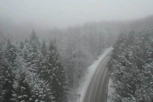 ZAVEJANI SKIJAŠI NA GOLIJI ODBLOKIRANI: Put i dalje neprohodan