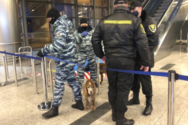 "SKLONITE SE NA BEZBEDNO" Kompletno blokirani aerodromi, građani su upozoreni - ovo može odmah da počne!