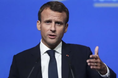 MAKRONOVA REFORMA PODRŽANA OD STRANE DESNICE: Francuska produžava starosnu granicu za odlazak u penziju