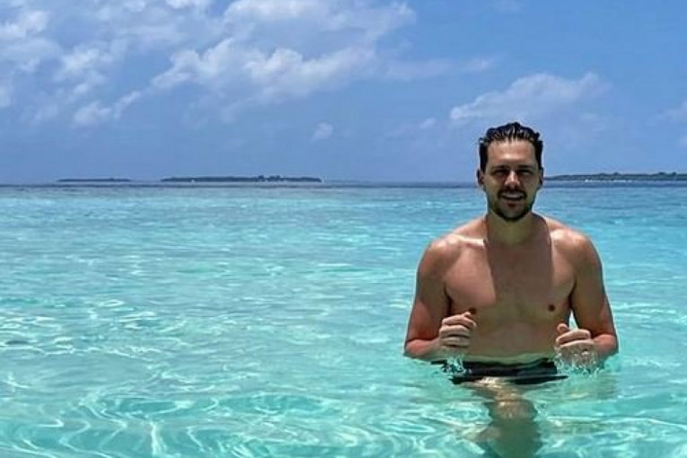 Miloš Biković bez majice