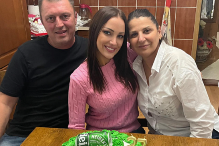 Aleksandra Prijović sa porodicom