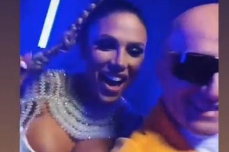 Sandra Afrika pokazala nove silikone