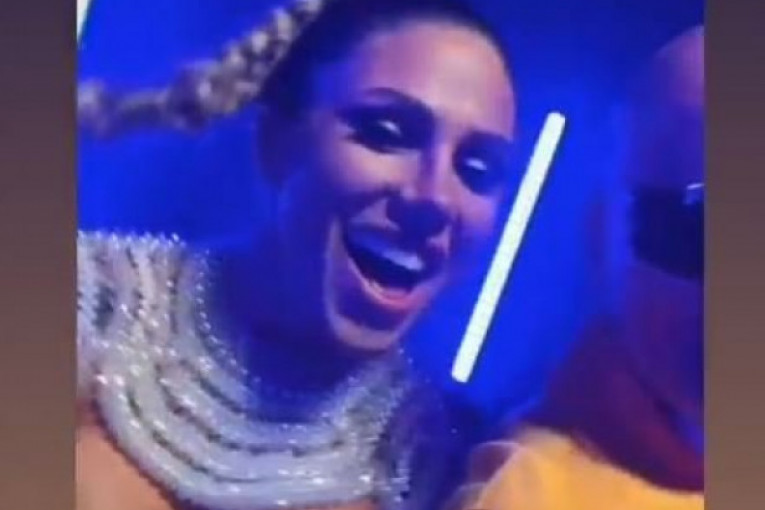 Sandra Afrika pokazala nove silikone