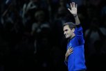 SUZA SUZU STIŽE: Federer jecao dok je držao poslednji govor! (VIDEO)