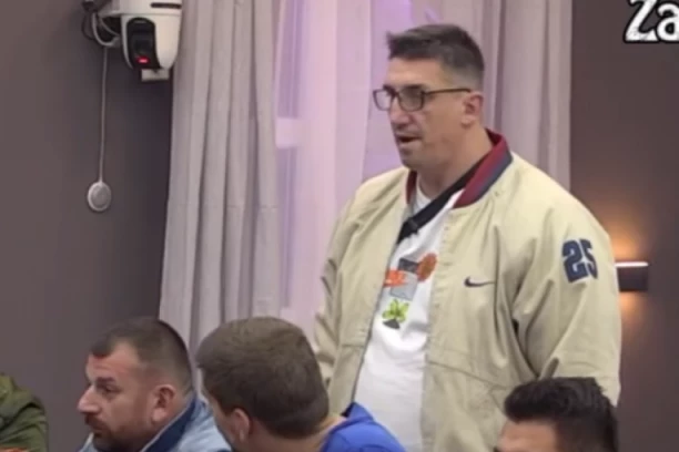 Trudnoj Kristini se OVO neće svideti: Osvanuo snimak Kristijana Golubovića u ŠTEKU sa zadrugarkom, mislili su da ih niko ne vidi (VIDEO)