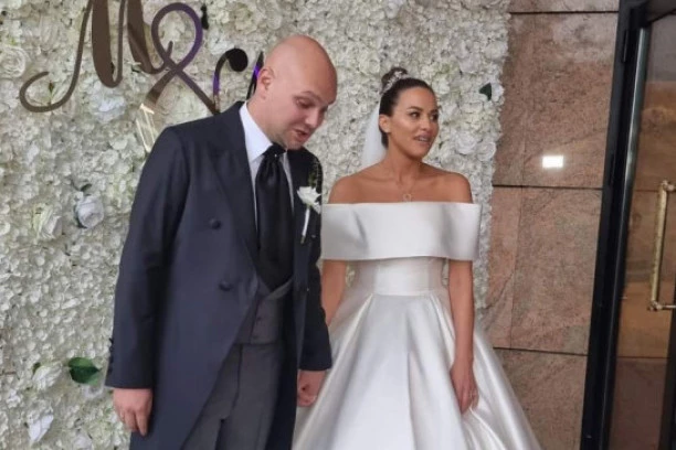 DA SRCE PREPUKNE! Šabanov sin podigao čašu u čast pokojnog oca, pa ZAPLAKAO: ĆALE MOJ,, svoju svadbu nisam zamišljao BEZ TEBE!