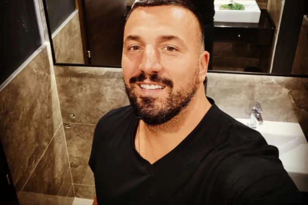 BOGATO IMANJE VLADIMIRA TOMOVIĆA: Zavirite u njegov RAJ NA ZEMLJI, pogled nema cenu!