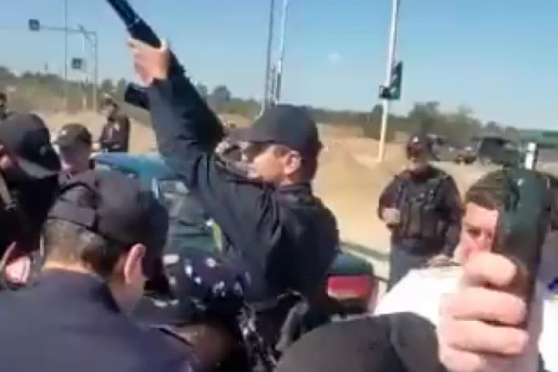 DAGESTANCI NEĆE U RAT U UKRAJINU! Opšti haos na ulicama, digli se i muškarci i žene i deca! Puca se na sve strane! (VIDEO)