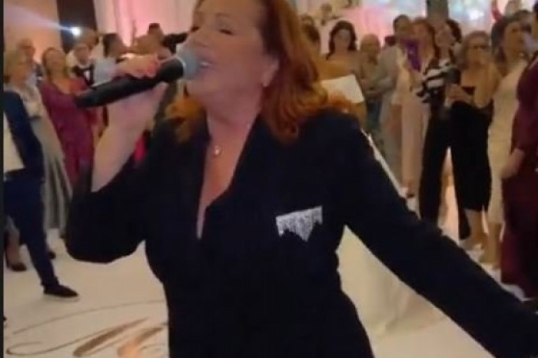 Atmosfera na venčanju Mihajla i Marine