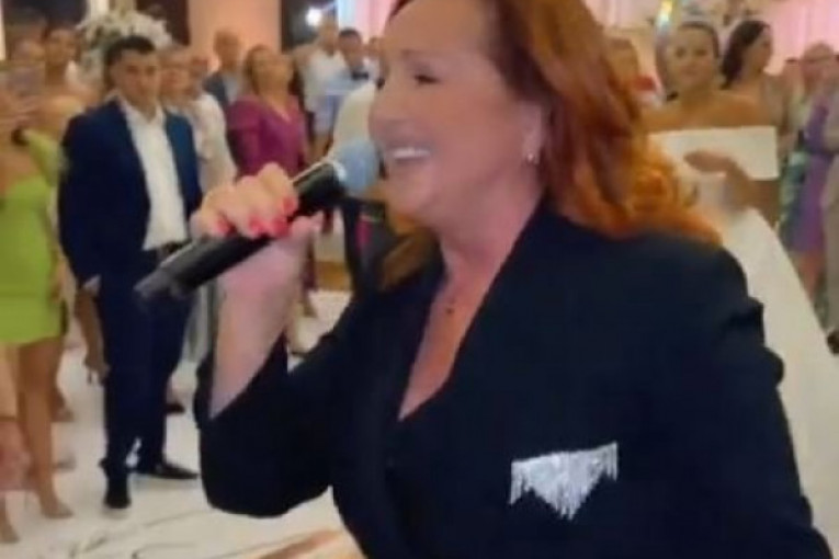 Atmosfera na venčanju Mihajla i Marine