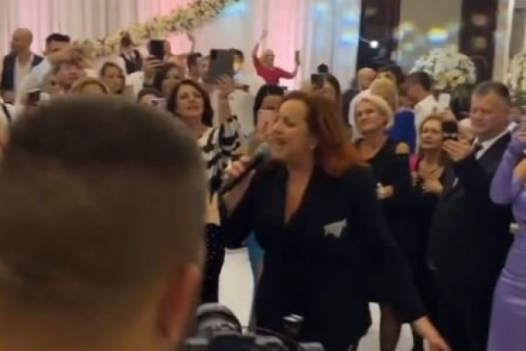 Isplivale fotografije građanskog venčanja  Mihajla i Marine