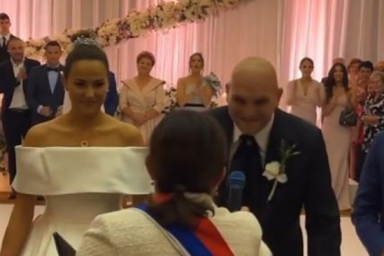 Isplivale fotografije građanskog venčanja  Mihajla i Marine