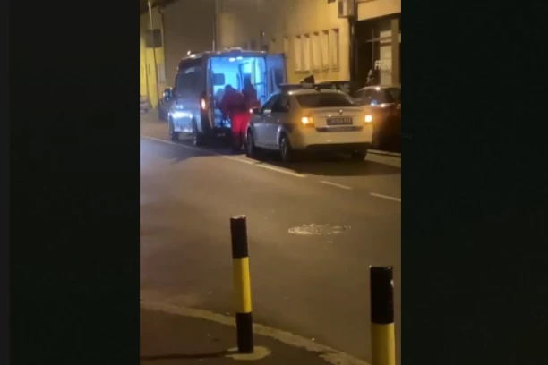 UŽAS NA KARABURMI: Devojka pokušala da izvrši samoubistvo! (VIDEO)