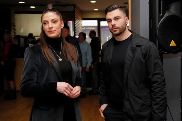 EVO ZAŠTO JE PUKLO IZMEĐU BRAČNOG PARA VULETA: Ivana sve otkrila misterioznom porukom (VIDEO)