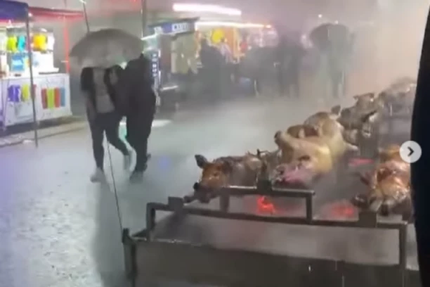 LJUDI, PODAVIĆE SE PRASIĆI! Jako nevreme prekinulo gozbu na VAŠARU u Obrenovcu! (VIDEO/FOTO)