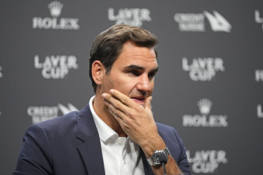 ŠOKANTNA FOTOGRAFIJA SLAVNOG TENISERA: Rodžer Federer u društvu Pamele Anderson - šta će reći Mirka?