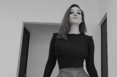 Poznata tiktokerka UBIJENA ispred svoje kuće: Pre smrti dobila je MISTERIOZNI poziv, isplivali JEZIVI detalji!