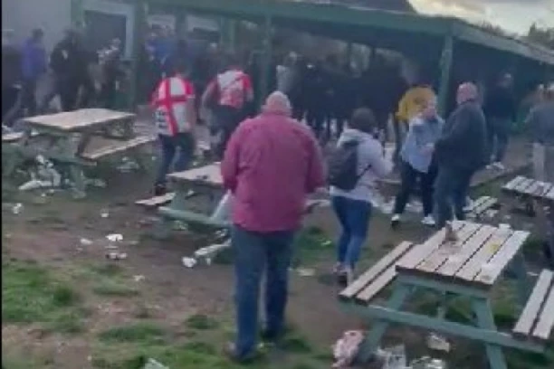 HULIGANSKI PIR: Nije se znalo ko koga udara - nemački navijači napravili haos u Londonu! (VIDEO)