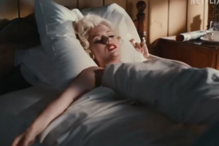 Scene iz filma "Plavuša"