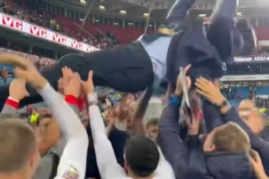 VI NISTE NORMALNI, MAJKE MI! Piksi završio na rukama svojih "orlova" posle osvajanja Osla (VIDEO)