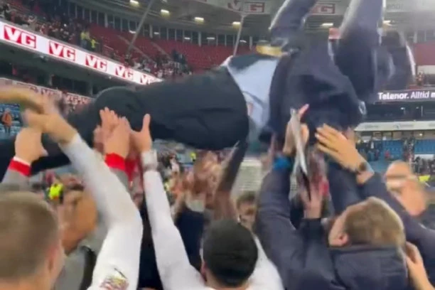 VI NISTE NORMALNI, MAJKE MI! Piksi završio na rukama svojih "orlova" posle osvajanja Osla (VIDEO)