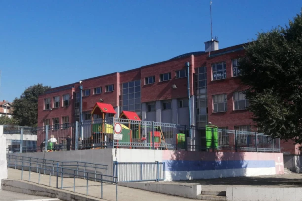 DIREKTOR NIJE PRIJAVIO NAPAD NA PRVAKA U ŠKOLI U KALUĐERICI! Maltretiranje deteta video kao "manji incident"! Policija za događaj saznala iz medija pa ga saslušala!