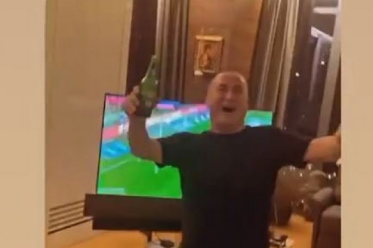 Đani slavi pobedu naših fudbalera