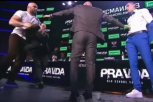 ŽESTOKO OD SAMOG STARTA: Uvertira za predstojeći meč - tuča boksera na konferenciji za medije! (VIDEO)