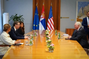 Vučić sa ambasadorom HILOM O GORUĆIM PITANJIMA