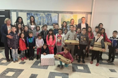 "Humana srca uručila prve poklone u Blacu"