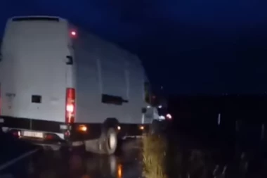 JEDNA OSOBA POGINULA, DVOJE POVREĐENO! Teška saobraćajna nesreća u ranu zoru kod Subotice! (VIDEO)