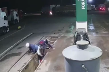 UKANALILI SE NAČISTO! Opljačkali pumpu, upali u kanal, ustali pa naleteli na rupu! OVA DVOJICA DEFINITIVNO MORAJU DA MENJAJU "PROFESIJU" (VIDEO)