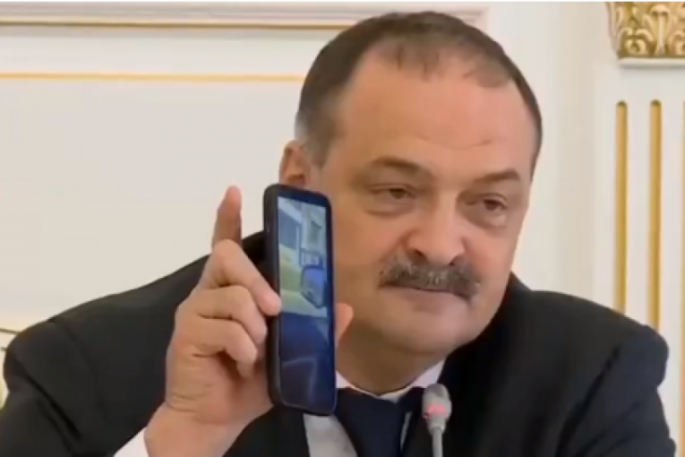 Guverner Dagestana POLUDEO zbog "MEGAFON MOBILIZACIJE"! Bacao telefon i urlao: "Koji ste vi... KRETENI"! HAOS! (VIDEO)