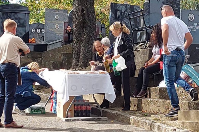 Gordana Zdravković na Centralnom groblju 