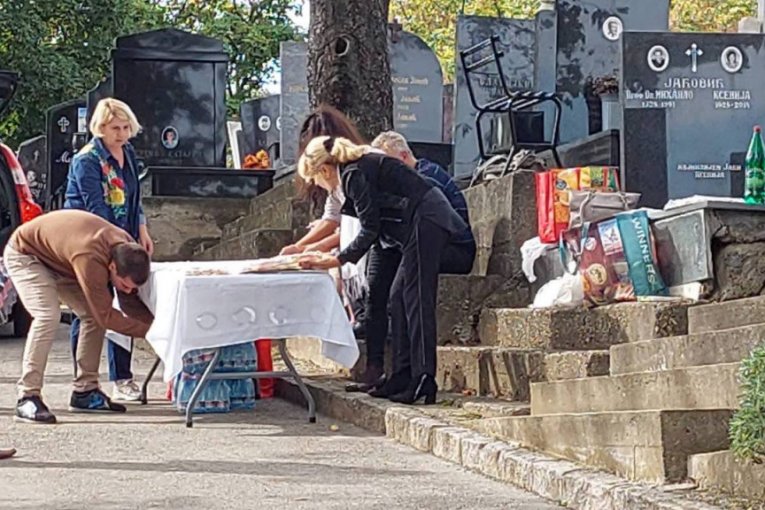 Gordana Zdravković na Centralnom groblju 
