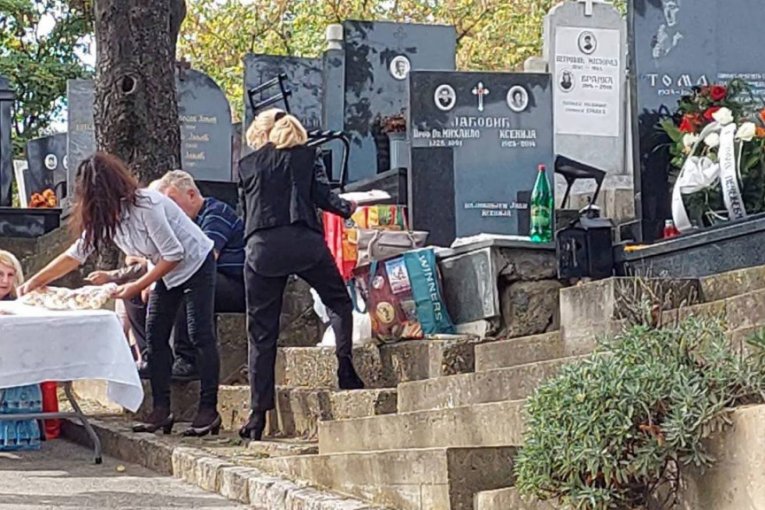 Gordana Zdravković na Centralnom groblju 