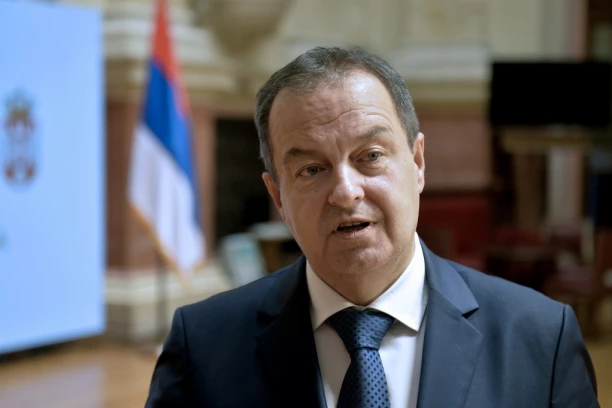 DAČIĆ U SKUPŠTINI GASI POŽAR! Vanredno stanje u SPS: Lider socijalista došao da spasi šta se spasiti može!