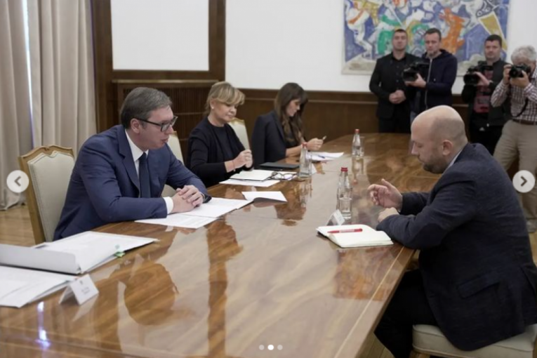 Dijalog Beograda i Prištine bio glavna tema! Predsednik Vučić se sastao sa Manuelom Saracinom! (FOTO)