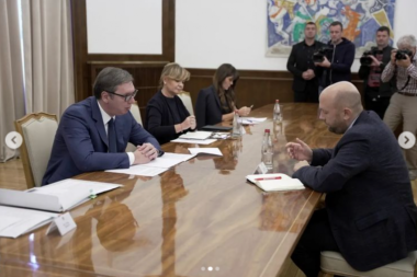 Dijalog Beograda i Prištine bio glavna tema! Predsednik Vučić se sastao sa Manuelom Saracinom! (FOTO)