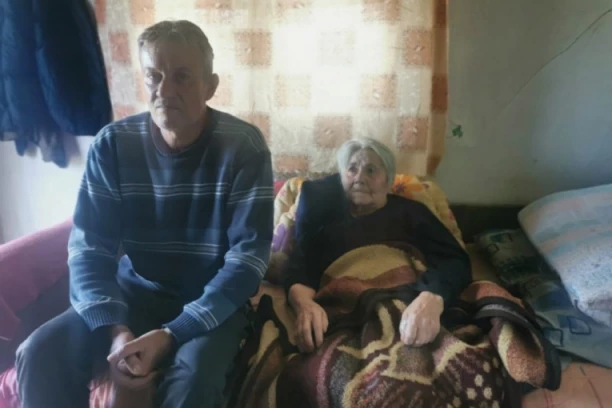 SIROTINJO, I BOGU SI TEŠKA: Dejan sa majkom živi u teškom siromaštvu, svaka POMOĆ im je dobrodošla (FOTO)