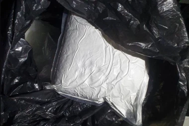 KRIJUMČARI DROGE HOĆE DA SE NAGODE: Prevozili osam kilograma kokaina, pa uhvaćeni u Kotežu!