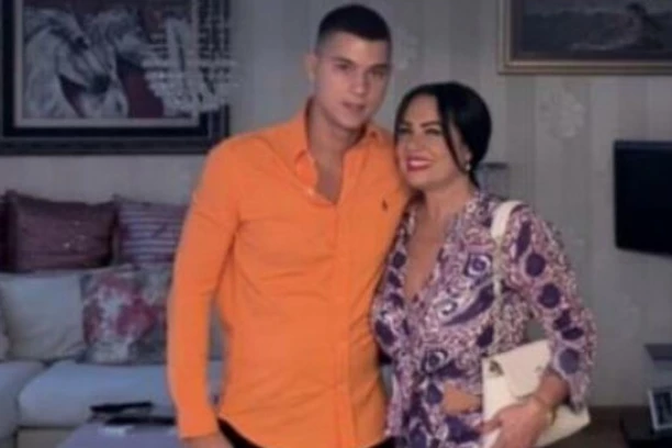 Sin Zlate Petrović pokazao njeno NEOČEKIVANO izdanje: Ovakvu pevačicu ne viđamo često! (VIDEO)