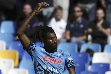 SRBIJO PAZI SE! Kamerunac pokazao moć, dvaput matirao Vanju (VIDEO/FOTO)