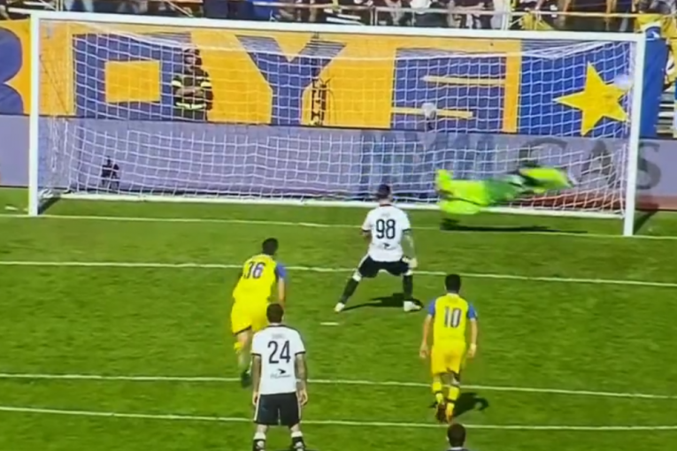 POGODAK KAKAV NISTE VIDELI: Italijan postigao gol iz penala o kom će se dugo pričati (VIDEO)