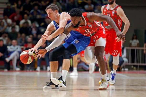 Zvezda ubedljiva na startu ABA lige! Crveno-beli čvrstom odbranom razbili MZT i napravili dobru uvertiru pred Efes!