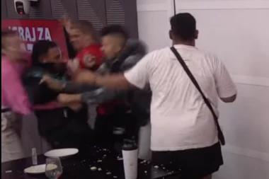 KARAMBOL u Beloj kući, TRESLO se sve celu noć! Ćertić PONIZIO braću Lazić, PLJUVALI se i vređali, izlomili pola kuće, obezbeđenje odmah uletelo! (VIDEO)