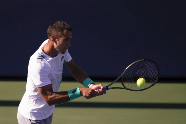 Kazahstanska prestonica u bojama srpske trobojke: Laslo Đere se priključio Novaku i Miomiru!