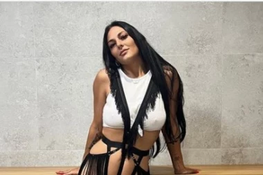 MUŠKARCI PLAĆAJU NA HILJADE EVRA DA IH ONA DODIRUJE! Gospođica Robinson otkriva  šta sve radi klijentima koji čekaju u redu za njenu seasnu! (VIDEO)