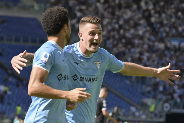 SERGEJ ŠTIKLOM I CENTARŠUTEM U TREPAVICU REŠIO DERBI: Lacio pregazio Fiorentinu kao plitak potok! (VIDEO)