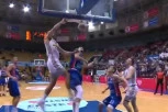 NBA Papapetru! Vins Karter ušao u Partizanovog Grka! (VIDEO)